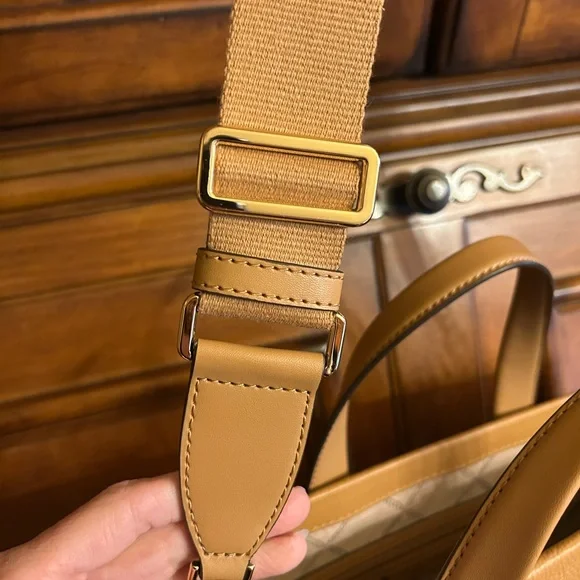 NWT Michael Kors GIGI Caramel Large Logo Jacquard Tote Bag ✨ NWT - Picture 12 of 13